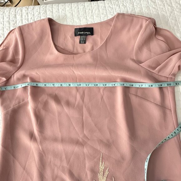 Frank Lyman Design Blush Pink Asymmetric Hem Top With Applique Size 10 US - Picture 7 of 8